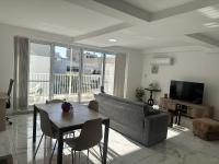 Quiet Private Suite & Room in Spinola Bay Central Near Beaches - Shared Apt - B&B San Julian's