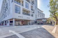 Urban Luxe Stay - 5 Min to Gautrain & Parking - B&B Johannesburg