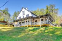 Walk to Dollywood Cabin with Pool, Arcade, Gym - B&B Pigeon Forge