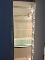 Apartamento Praia da Enseada - hidromassagem, ar condicionado sala e quartos e wifi - B&B Guarujá