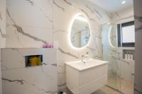 Estudio con cama extragrande