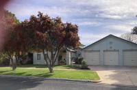 HOME STAY on HIGH Queen Bed -Private Home -Private Bathroom - B&B Swan Hill