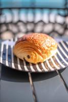 Le COQ Bleu d'Azur- Piscine - Parking - AC -WIFI - B&B Mentone