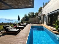 Superior 3-Bedroom Villa Cassiope with Private Pool and Breathtaking Sea Views - Chambres d'hôtes Megali Ammos