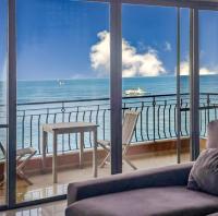 Large Seafront 3-Bedroom Apartment in Sliema with Stunning Views and Parking SV 5 - Ferienwohnung Sliema