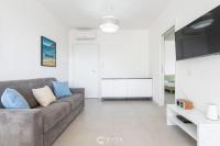Modern & Bright 2BR Retreat with Balcony - B&B Capoterra