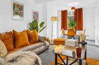 Clover House Stunning Cosy Cottage 3BR By AltoLuxo Short Lets & Serviced Accommodation With Free WiFi & Parking - Chambres d'hôtes Ebbw Vale