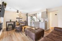 Chandler's Pondview Getaway - Chic Branson Escape - B&B Branson