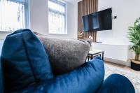 The Wycombe Pad - 2BR Ground Floor Apt with A Private Entrance & Free Secure Underground Parking - Chambres d'hôtes High Wycombe
