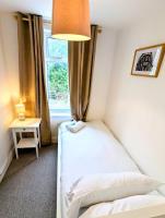 3 bed cosy home - B&B Crewe