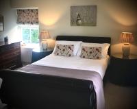 Zimmer mit Kingsize-Bett