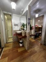 Lit Simple dans Dortoir Mixte