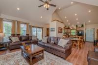 Hickory Hideaway with Communal Pool Access - B&B Hollister