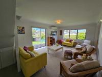 Hosts on the Coast Dinah & Una's Place - B&B Whangamata