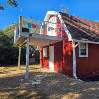 Cabin Getaway with balcony and yard walk to Lake Somerville! - Chambres d’hôtes Somerville