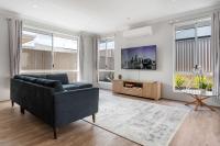 Large Mandogalup Family Retreat - B&B Cockburn Central