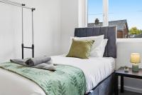 Modern Home close to Events with Parking - Bed and Breakfast Manchester