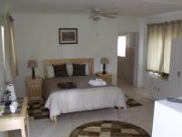 Queen Bed + Bunk Bed (Room 6)