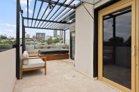 5BR Terrace House, Rooftop Spa & Amazing City View - Chambres d'hôtes Sydney