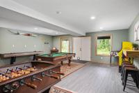 Iron Mountain - Spacious Secluded Lodge with Hot Tub & Game Room - B&B Sandy