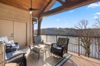 Penthouse 7 on Taneycomo - Chic Waterfront Condo - Ferienwohnung Branson