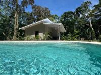 Casa Andersson - Your Caribbean House with Pool - B&B Cahuita