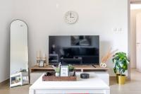 F1 - A Place to Stay 1BR Waters Edge Yas Island - Theme Parks - Chambres d’hôtes Abou Dabi