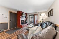 Mountain Charmer Steps to Main St and Trails - B&B Frisco