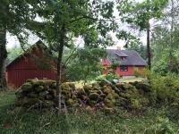 Pretty holiday house in the woods close to lake - B&B Osby