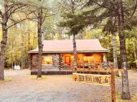 Stylish Forest Lodge with Large Hot Tub, Firepit and Fireplace minutes to Gore Mountain - B&B North Creek