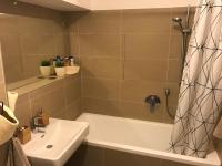 COSY&SUNNY flat, center 10min, park 3min, baby cot, free weekend parking - Chambres d’hôtes Prague