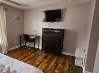 Charming Comfy Retreat - Crib, Pet-Friendly, 7 miles to Ft Bragg, Veteran-Owned - B&B Fayetteville