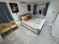 WBC R1 - Modern Large Ensuite Room - Wednesbury - B&B Bilston