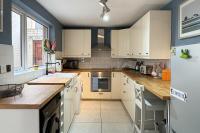 Fabulous Central Belfast Large 4 Bedroom Townhouse - Off Street Parking - B&B Belfast