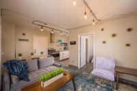 Downtown 2 Bedroom Apartment - Free Parking - Bed and Breakfast Appleton