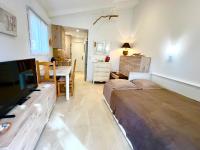 Studio with Garden View