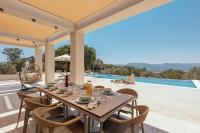 Euphoria Hill Luxury 3BR Villa with Private Pool & Sea View, By TK Premium Stays - B&B Argási