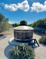 Oceanview Retreat with Hot Tub Fire Pit and BBQ - Bed and Breakfast Casais da Azoia