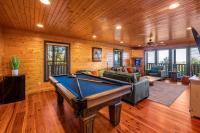 The Real McCoy Epic ViewsHot Tub Arcade - B&B Sevierville