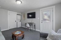 Cozy & Warm 2nd Flr Mid Term Rental - B&B Manchester