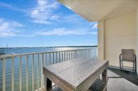 WATERVIEW Balcony HOT TUB Heated Pool Rum Bar - B&B St. Petersburg