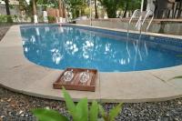 GR STAYs Private Pool Villa in Calangute 5 mins to Baga - Chambres d’hôtes Arpora