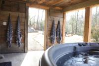 Karaoke Hot Tub 1GB WiFi - The Rock House - LUX - Bed and Breakfast Rogers
