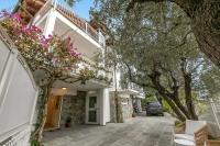 Villa Luce del Sol with Pool - B&B Alassio