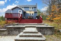 3BR Retreat with Game Room, Hot Tub Near Lake George - B&B Lake Luzerne