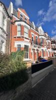 Deluxe Suite w PS5, Balcony, Netflix, Sleeps 6, ideal for relocators and professionals - B&B Londra