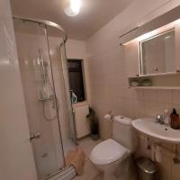 Excellent location in Keflavík at Faxabraut 49. - B&B Keflavik