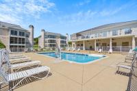Brookside Getaway - Spacious Sunroom - B&B Branson