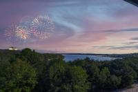 Branson Lakefront Luxury - Water Views - B&B Branson