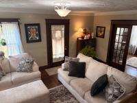 Tree House 6 bedrooms, 2 blocks from everything - B&B Cuyahoga Falls